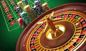 Visual mesin slot modern dengan ikon buah dan angka di layar mesin